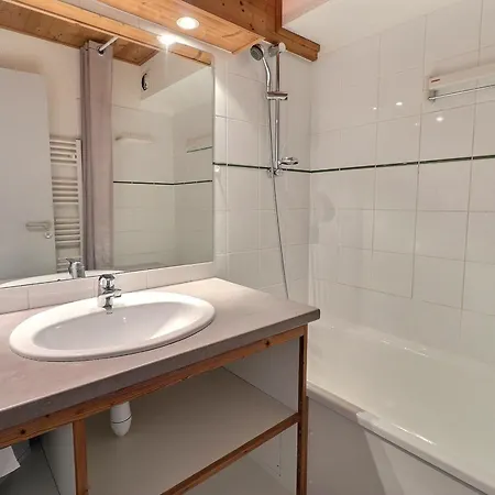 Confortable 2 Pieces, Skis Aux Pieds Et Proche Des Commerces - Fr-1-182a-28 * Courchevel