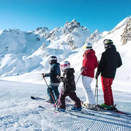 Confortable 2 Pieces, Skis Aux Pieds Et Proche Des Commerces - Fr-1-182a-28 Daire Courchevel