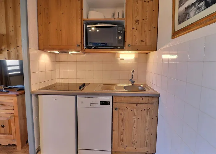 Confortable 2 Pieces, Skis Aux Pieds Et Proche Des Commerces - Fr-1-182a-28 * Courchevel